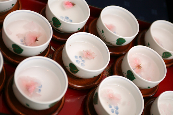 赤坂ブライダルフォトグラファーズの、ちょっといい話-お桜湯