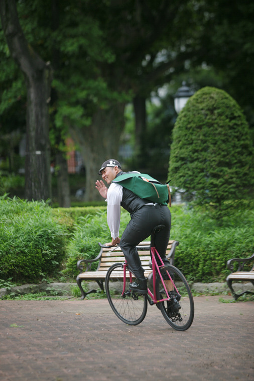 赤坂ブライダルフォトグラファーズの、ちょっといい話-赤坂迎賓館 自転車02