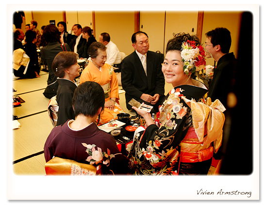 ちょっとヌーディーなメイクの花嫁さま
