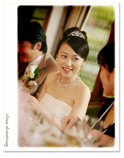 披露宴中の新婦
