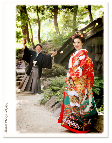 色打掛姿の新婦様とお茶目な新郎様