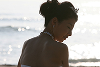 湘南の海を背景にウェディングドレスでフォトウェディングのシルエット写真