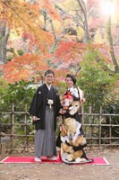 紅葉美しい古河庭園での黒引き振袖を着て和装前撮り