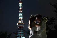 東京タワーの前でドレスでナイトフォトロケーション