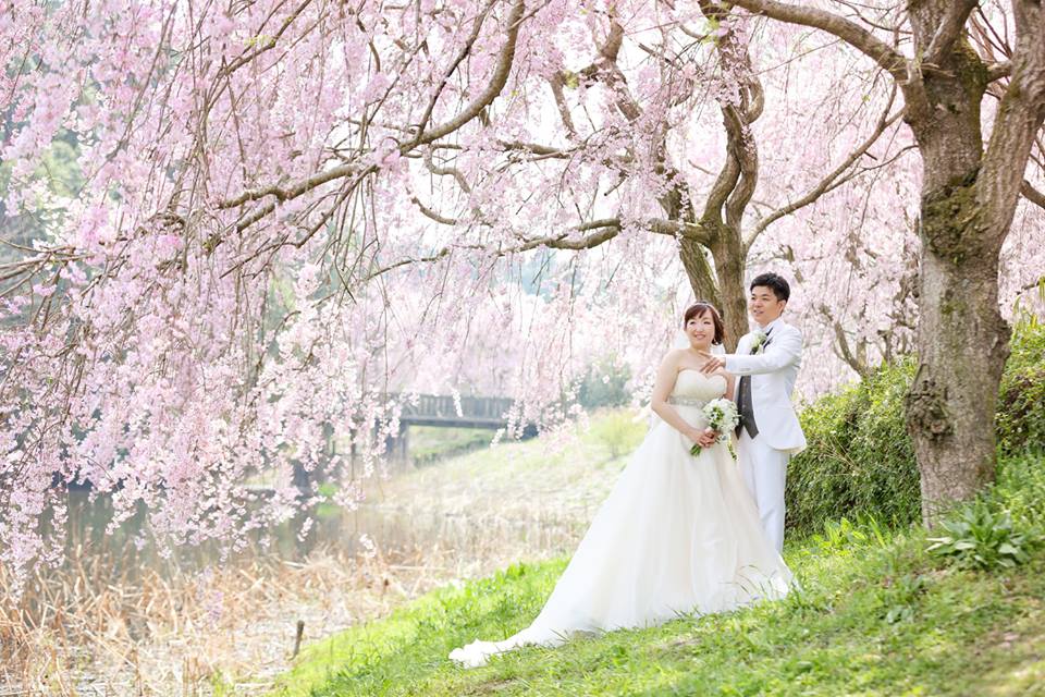 物語のようなロケーションの桜前撮り