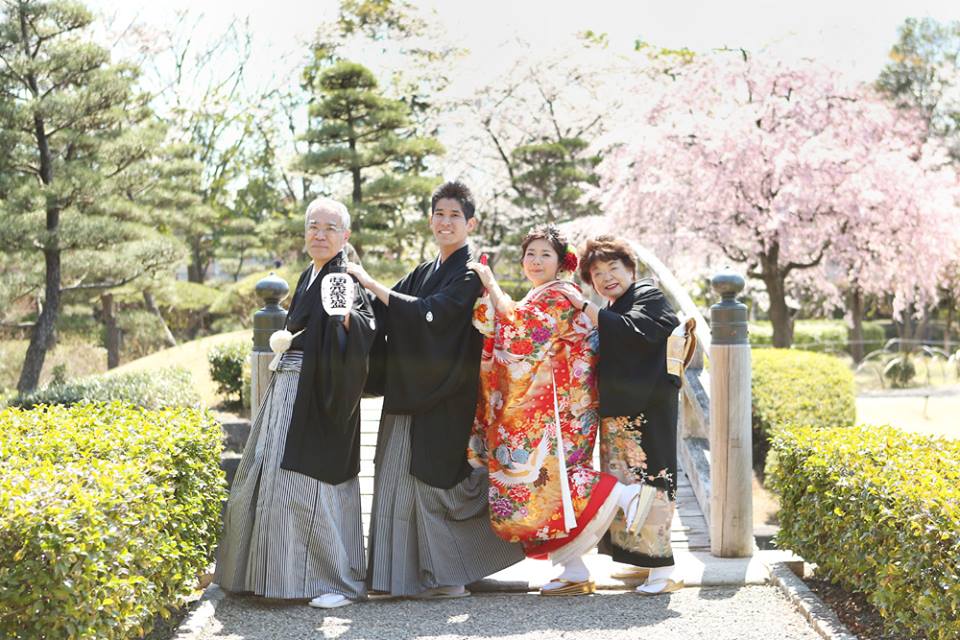 越谷花田苑で桜と一緒にファミリーフォトウェディング