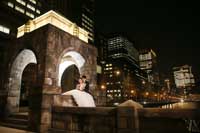 ナイトロケーションなら東京駅がオススメ！ 現代的な景色の中の重厚な石造りの建築物もロマンティックなお写真に