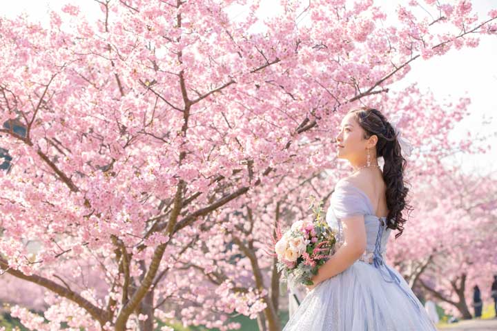 カラードレスで河津桜前撮り